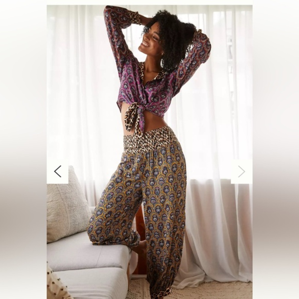Anthropologie Patterned long sleeves paisley print and leopard collar Top size M